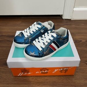 NIB Hoo Blue Metallic Star Lace Up Sneakers Size 9 Children’s